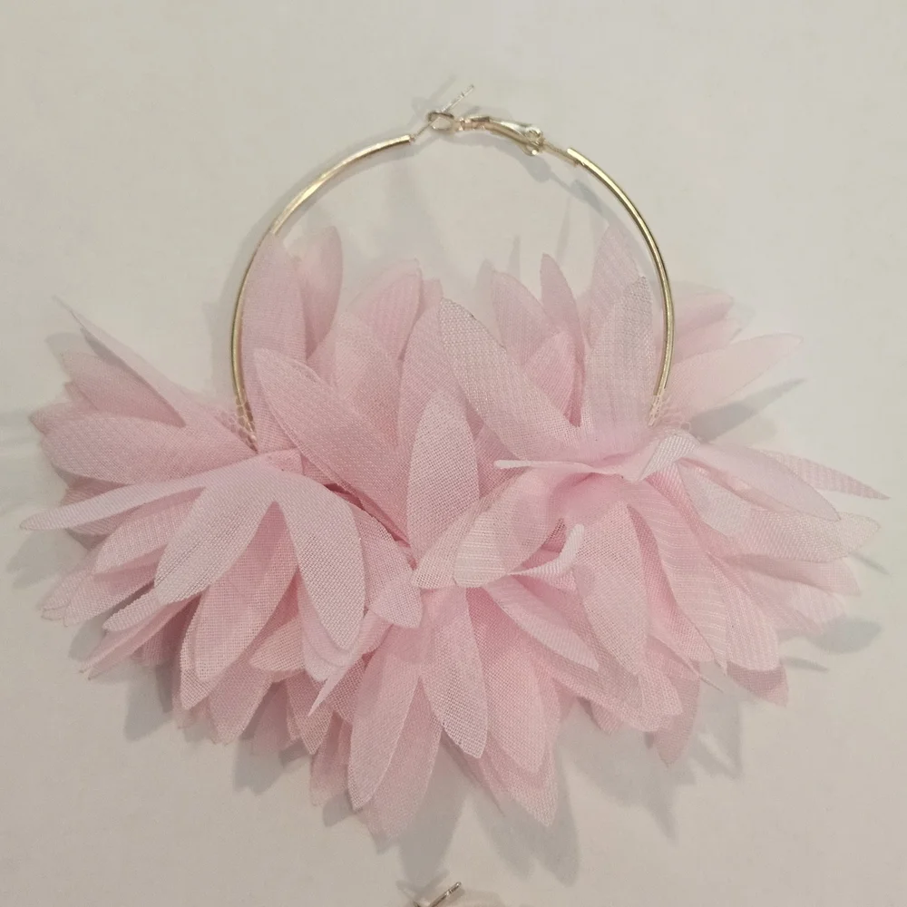 NEW Pink Gold Floral Hoop Earrings Preppy Avant Garde Coquette Girl Girlhoodcore - Picture 4 of 6